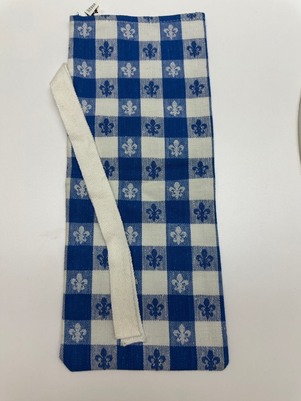 Blue and White Checkered Wine Bag with Fleur-de-Lis Pattern